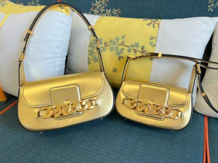 Picture of Valentino Handbags _SKUfw231412582fw